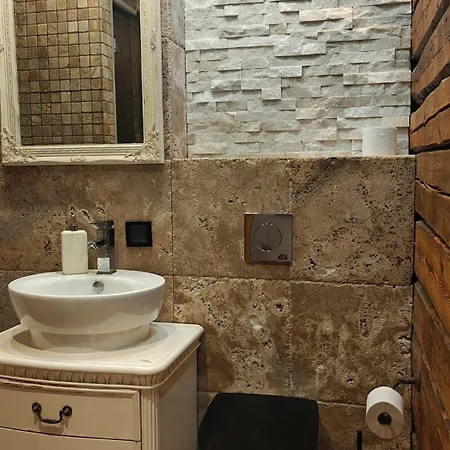 The Wooden Hideaway In The Heart Of Telliskivi Апартаменты